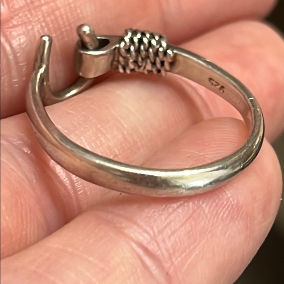 Silver Horseshoe Ring with Textured Band Sz 9 - Picture 4 of 5